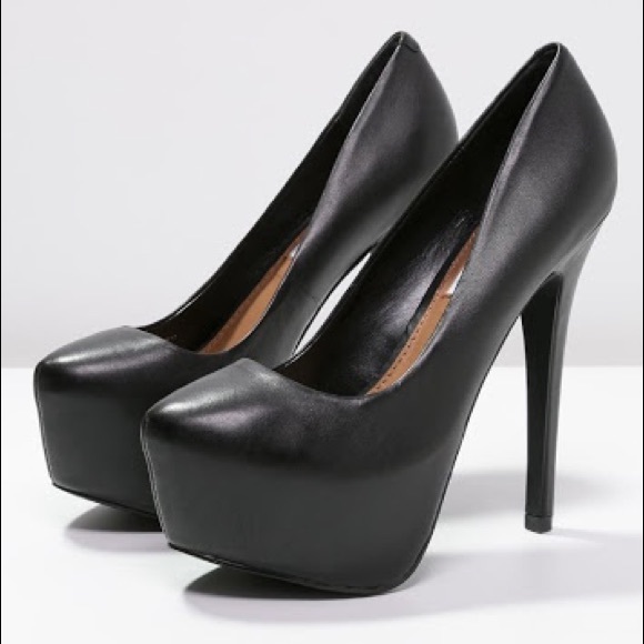 Steve Madden Shoes - Steve Madden Black Pump